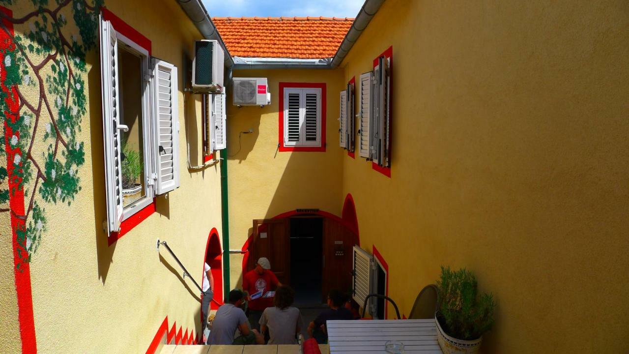 זאדאר The Mellow Monkey Hostel מראה חיצוני תמונה